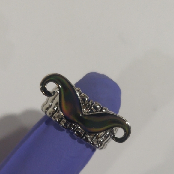 Elegant Silver tone Mustache Design Stretch Ring - Women's Fashion Jewelry - Picture 8 of 9